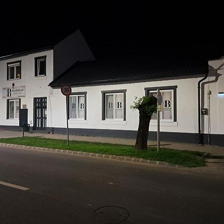 Belvarosi Lux Apartman Vasarosnameny Bagian luar foto