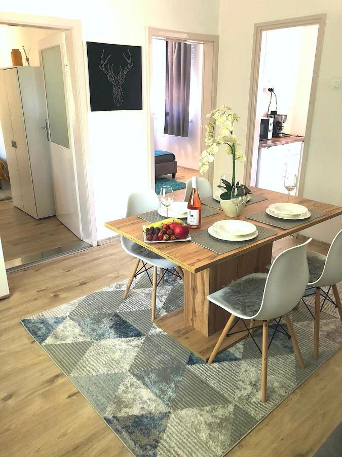 Belvarosi Lux Apartman Vasarosnameny Bagian luar foto