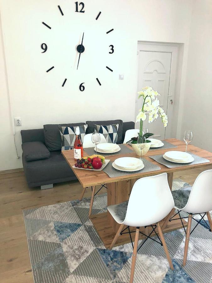 Belvarosi Lux Apartman Vasarosnameny Bagian luar foto