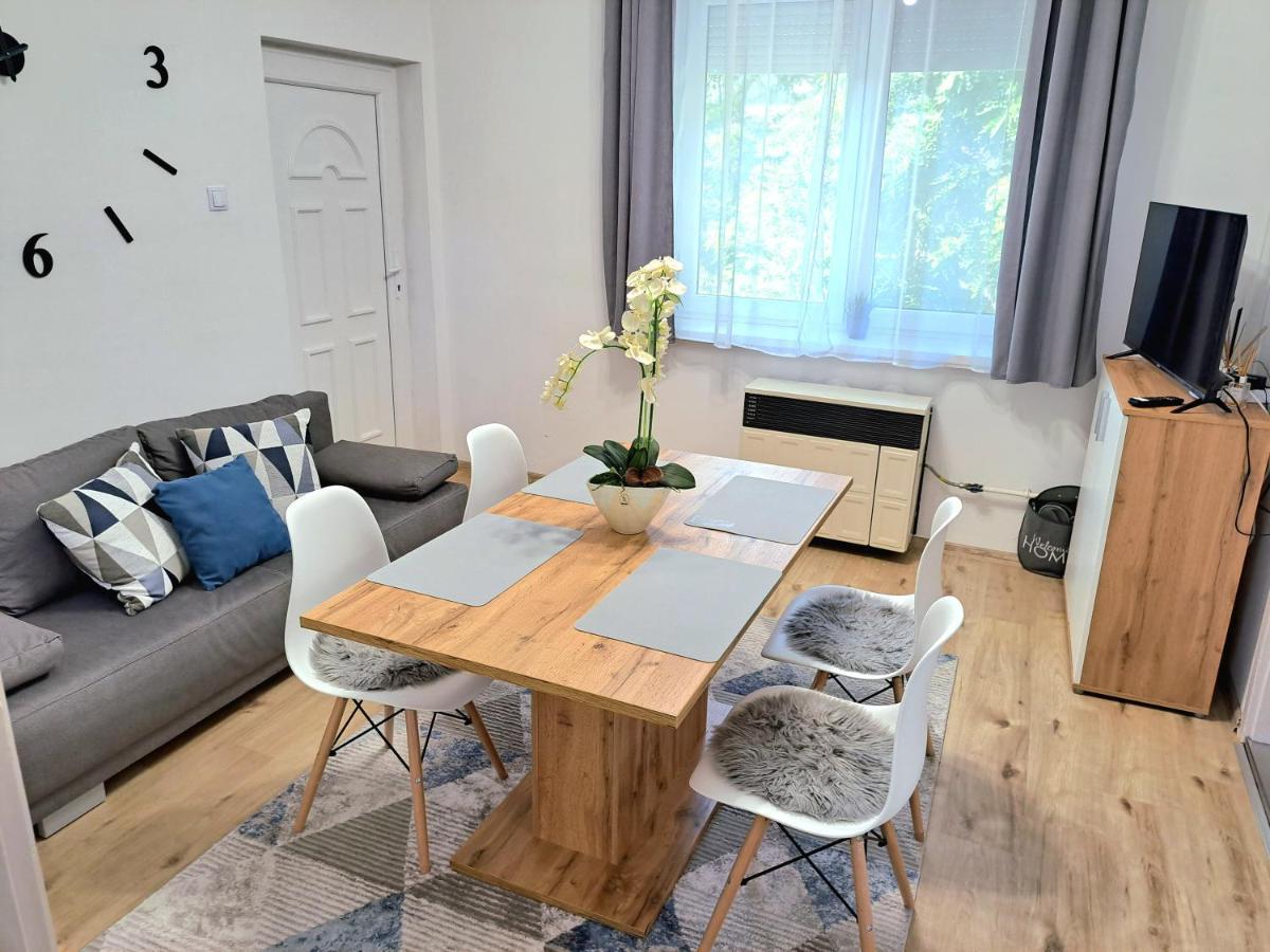 Belvarosi Lux Apartman Vasarosnameny Bagian luar foto