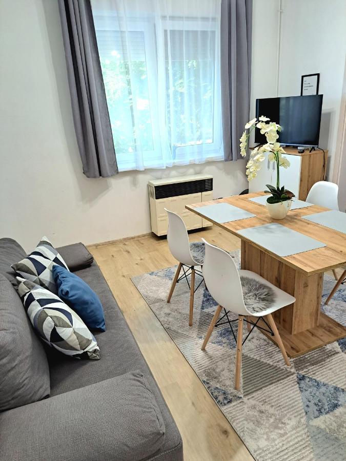 Belvarosi Lux Apartman Vasarosnameny Bagian luar foto