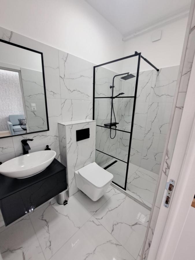 Belvarosi Lux Apartman Vasarosnameny Bagian luar foto