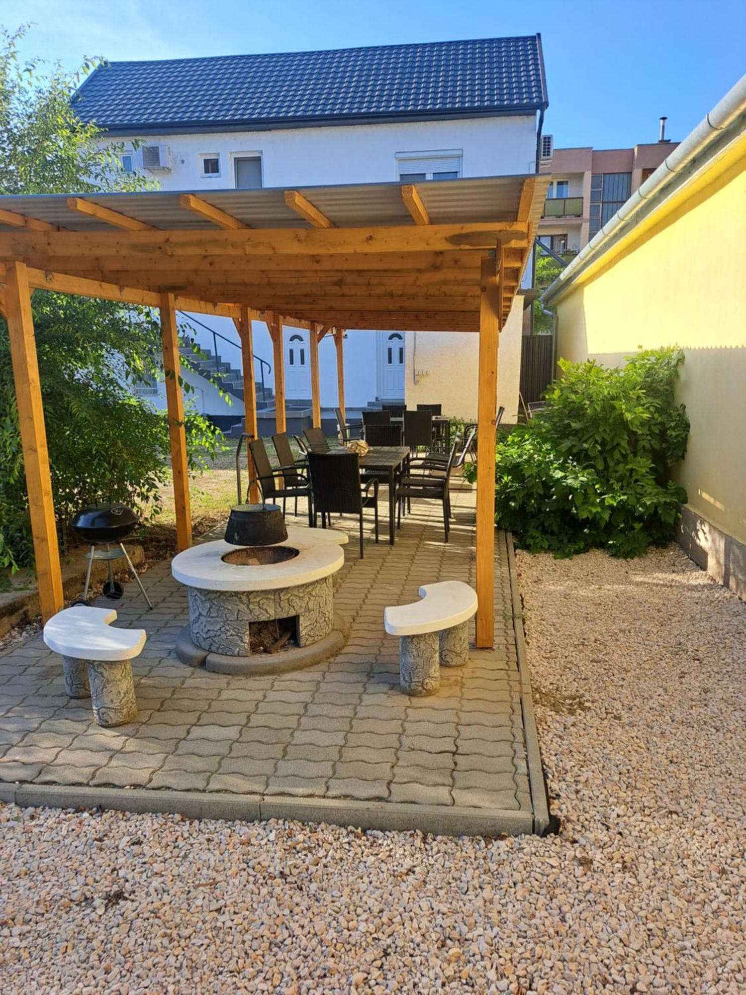 Belvarosi Lux Apartman Vasarosnameny Bagian luar foto