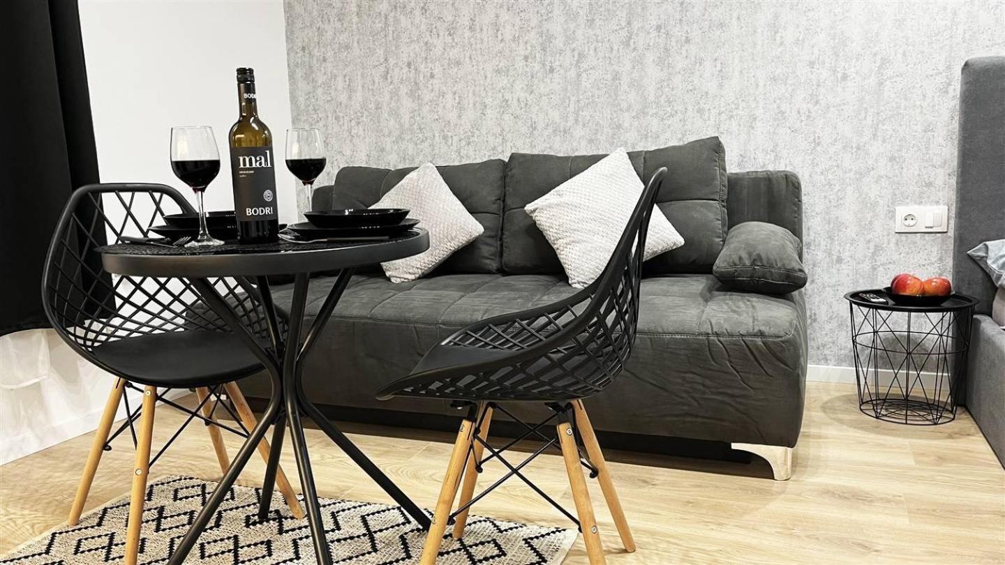 Belvarosi Lux Apartman Vasarosnameny Bagian luar foto